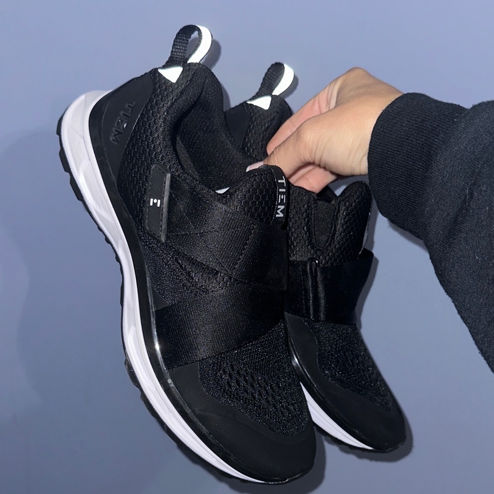 TIEM Black cycling shoes
